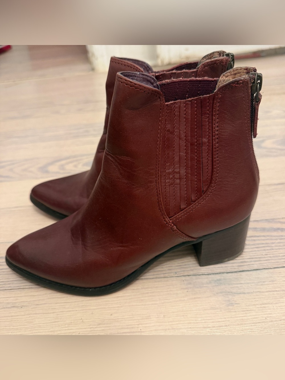 HALOGEN Women’s Bailey Burgundy Leather Pointed Toe Block Heel Booties 5.5